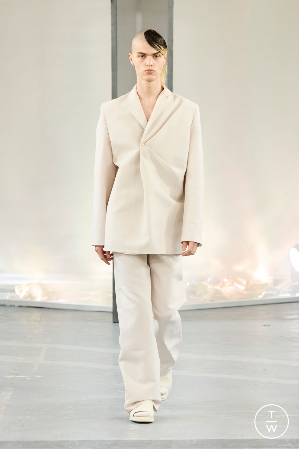 Fashion Week Paris Spring/Summer 2023 look 27 from the Bianca Saunders collection 男装