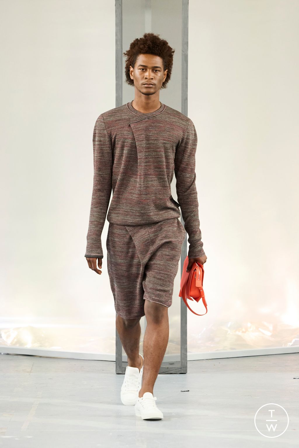 Fashion Week Paris Spring/Summer 2023 look 35 from the Bianca Saunders collection 男装