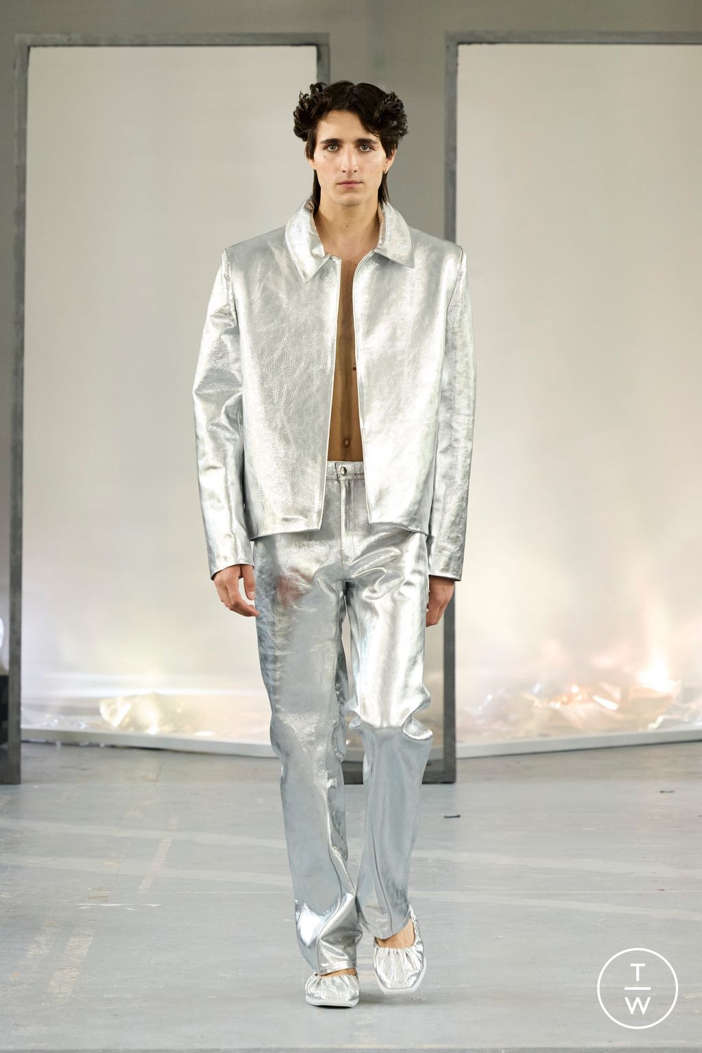Fashion Week Paris Spring/Summer 2023 look 36 from the Bianca Saunders collection 男装