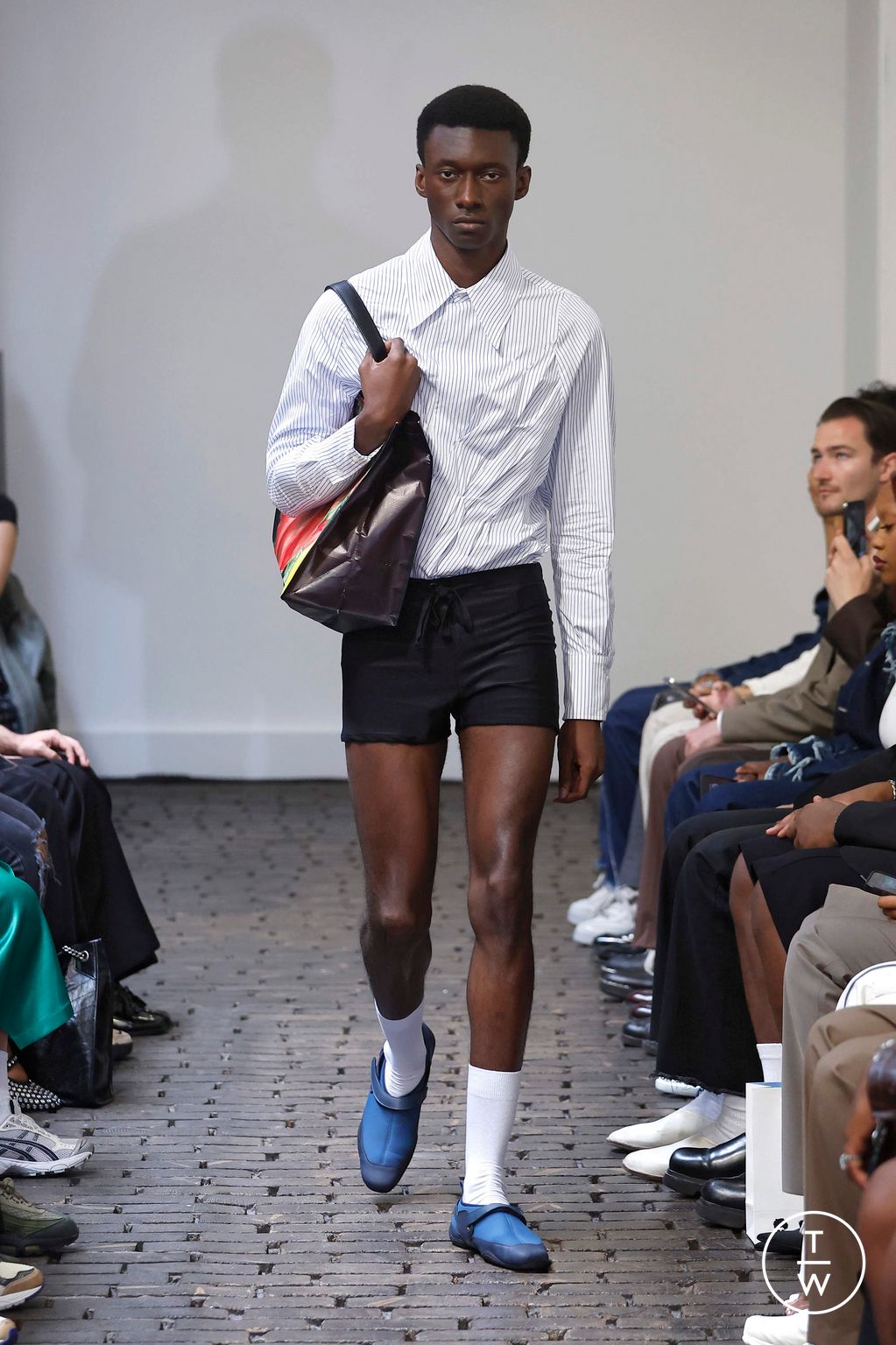 Fashion Week Paris Spring-Summer 2025 look 16 from the Bianca Saunders collection 男装