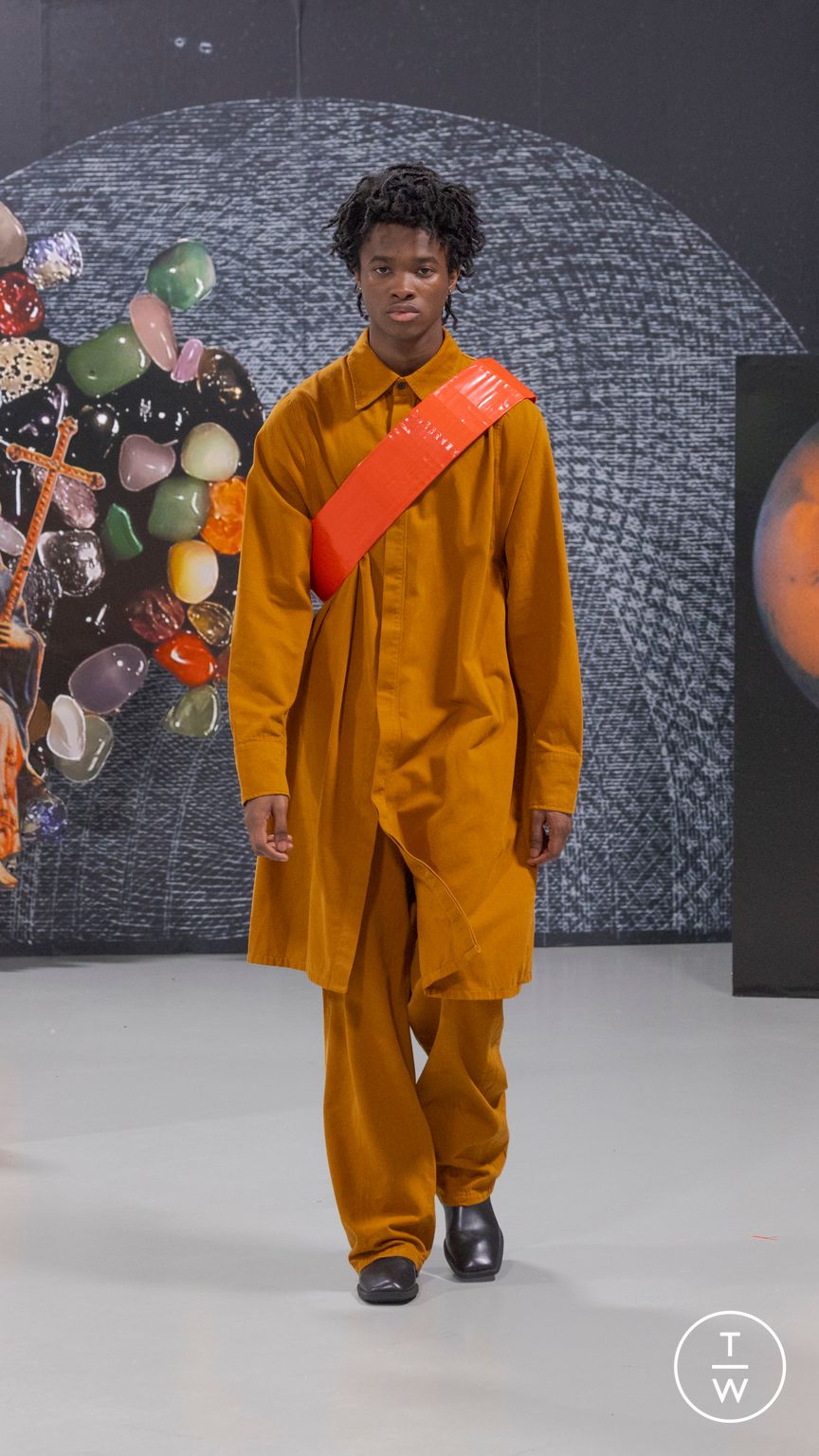 Fashion Week Paris Spring/Summer 2024 look 10 from the Bianca Saunders collection 男装