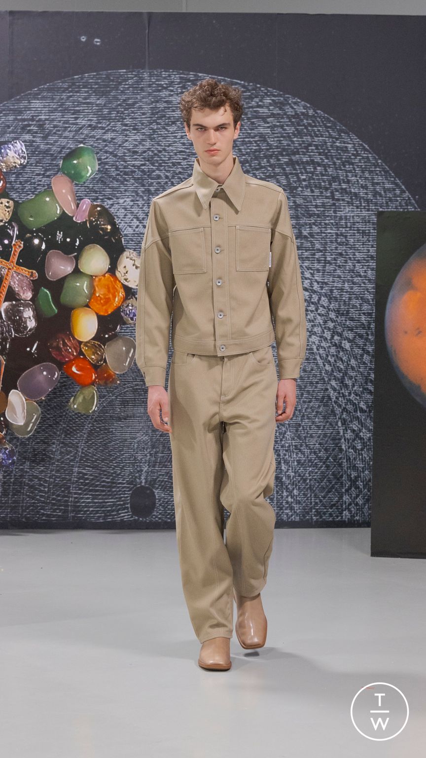 Fashion Week Paris Spring/Summer 2024 look 13 from the Bianca Saunders collection 男装