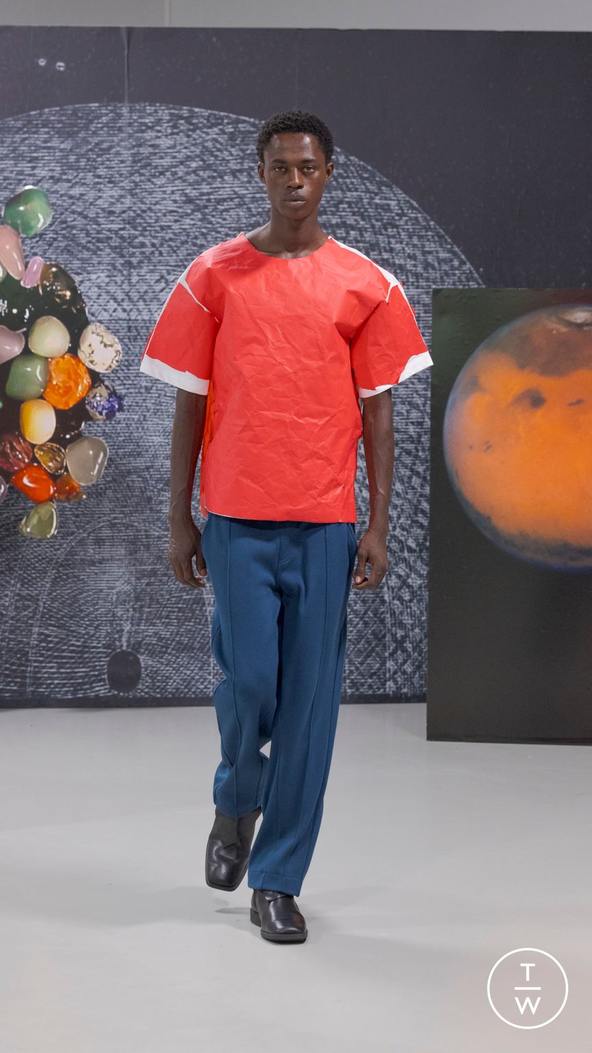 Fashion Week Paris Spring/Summer 2024 look 2 from the Bianca Saunders collection 男装