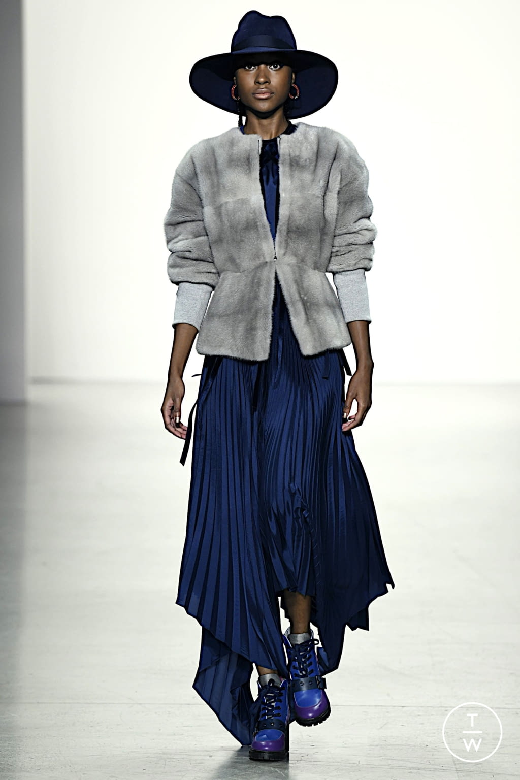 Fashion Week New York Fall/Winter 2022 look 16 from the Bibhu Mohapatra collection womenswear