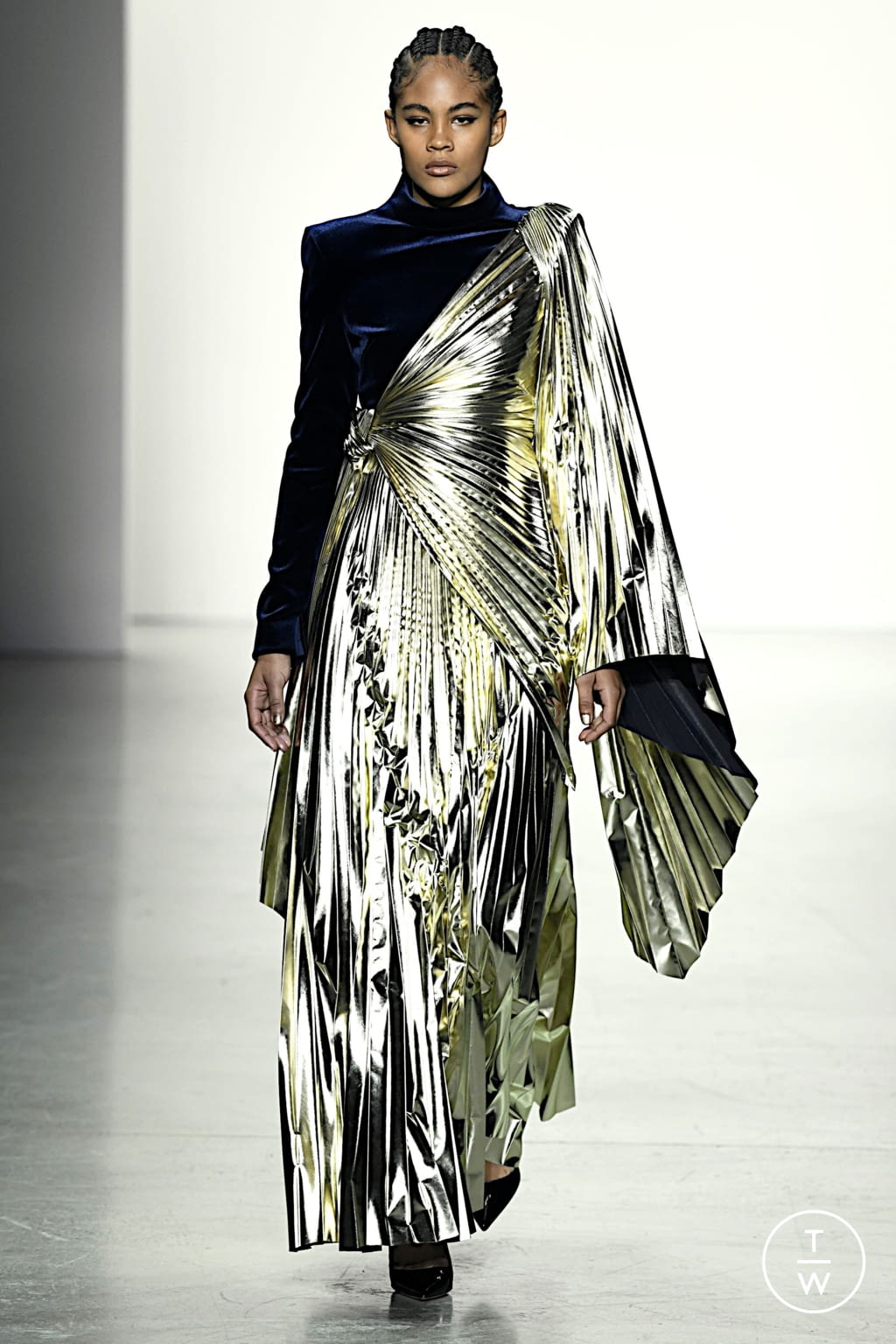 Fashion Week New York Fall/Winter 2022 look 34 from the Bibhu Mohapatra collection womenswear