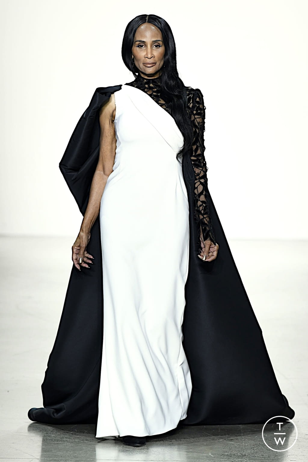 Fashion Week New York Fall/Winter 2022 look 35 from the Bibhu Mohapatra collection womenswear