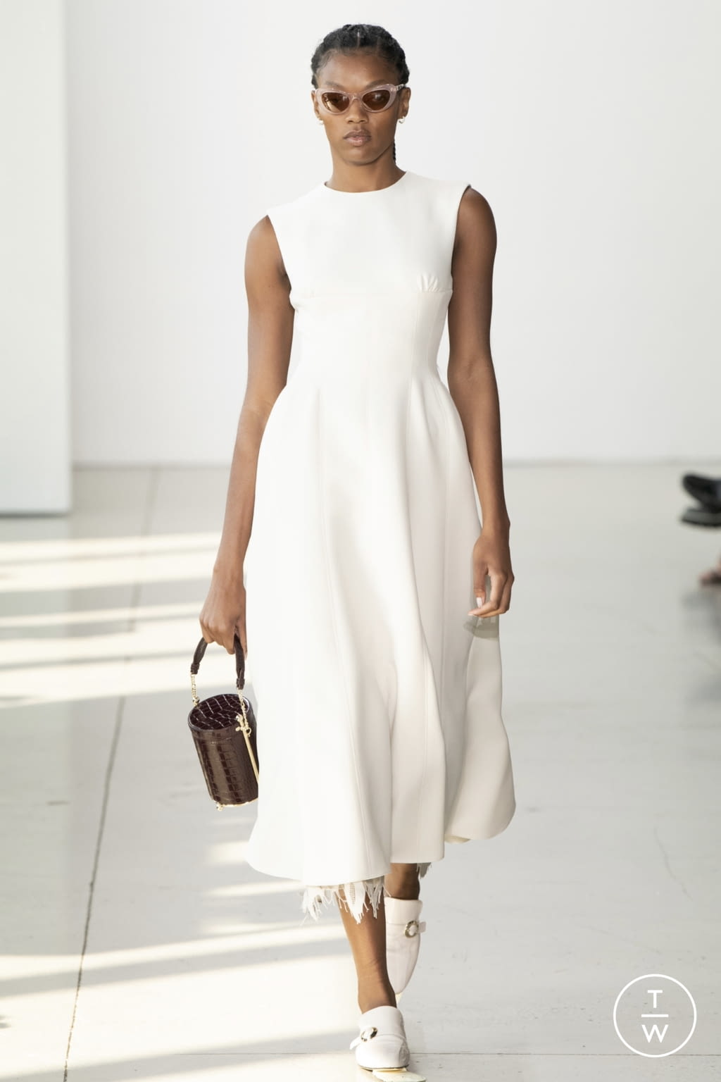 Fashion Week New York Spring/Summer 2022 look 16 from the Bibhu Mohapatra collection 女装