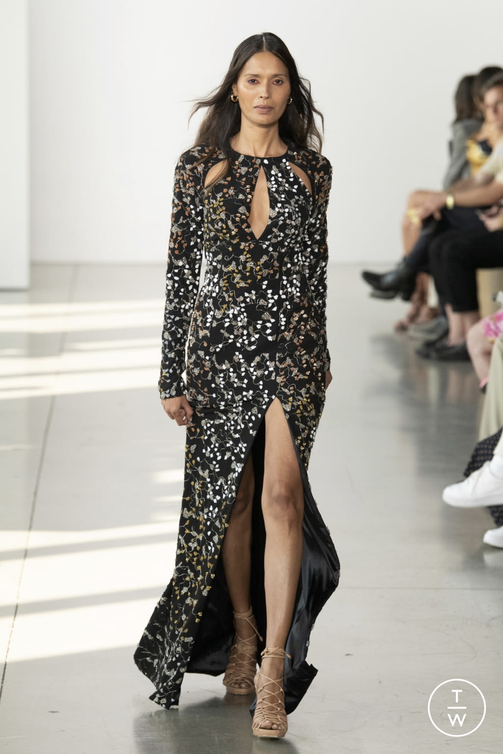 Fashion Week New York Spring/Summer 2022 look 33 from the Bibhu Mohapatra collection 女装