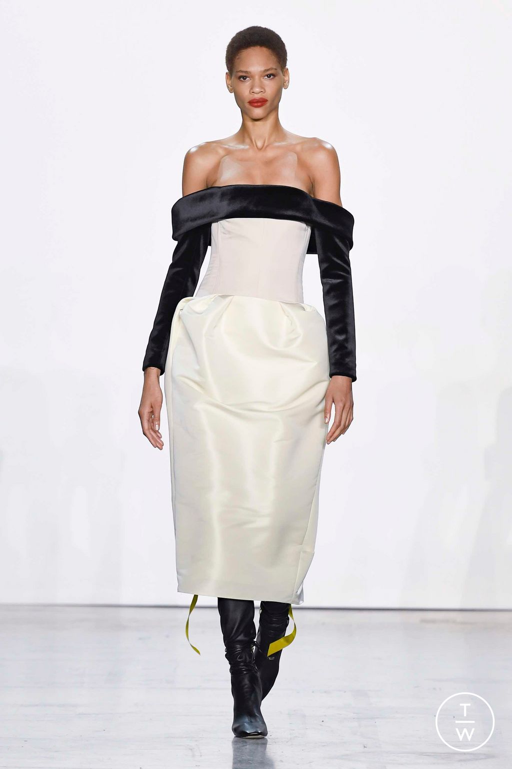 Fashion Week New York Fall/Winter 2023 look 20 from the Bibhu Mohapatra collection womenswear