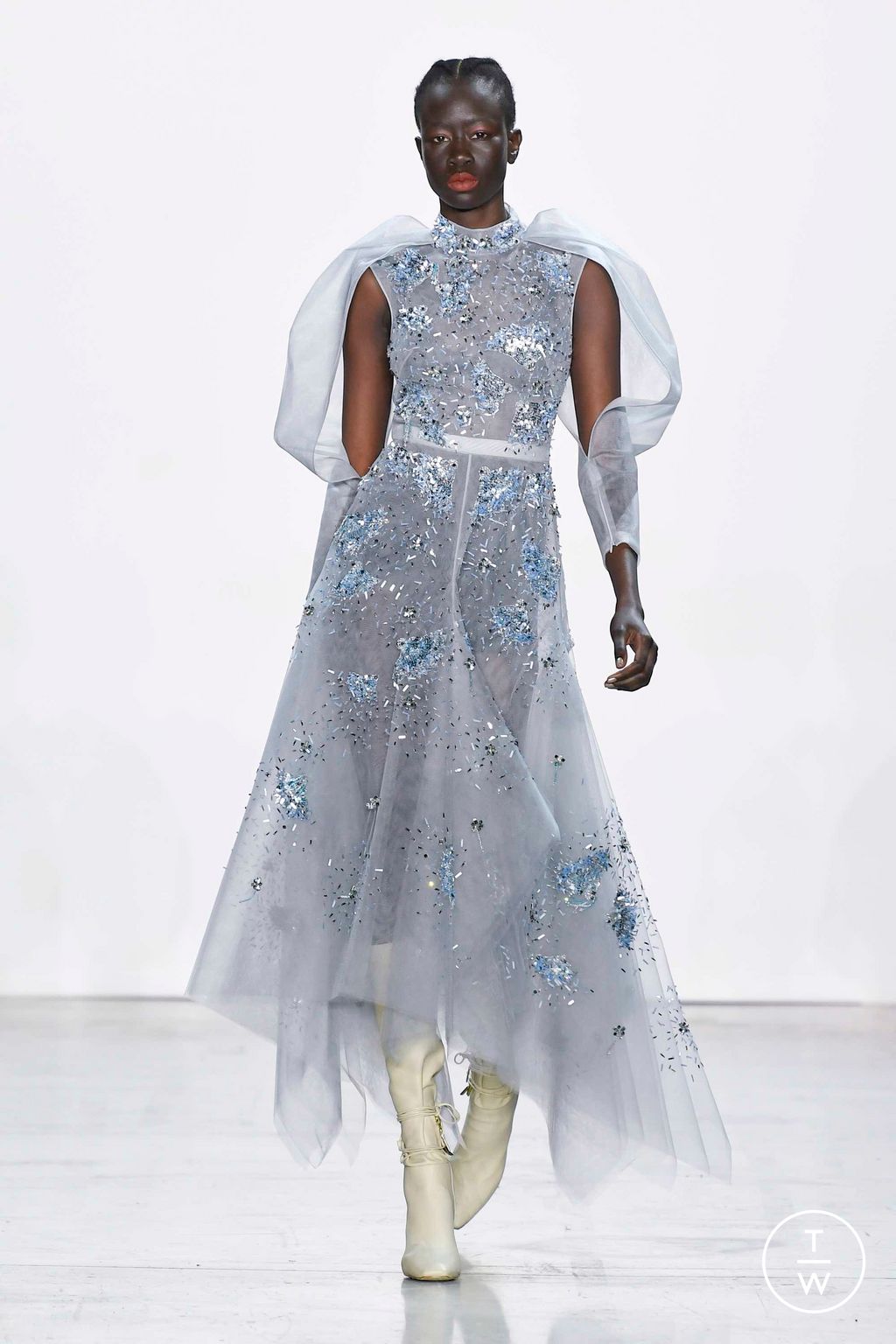 Fashion Week New York Fall/Winter 2023 look 21 from the Bibhu Mohapatra collection 女装