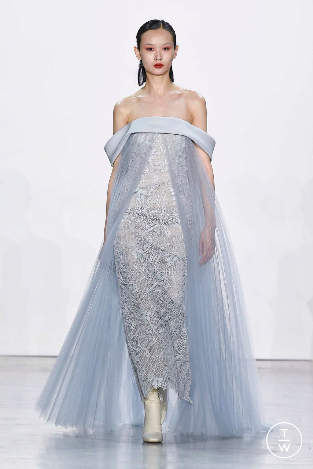 Fashion Week New York Fall/Winter 2023 look 29 from the Bibhu Mohapatra collection 女装