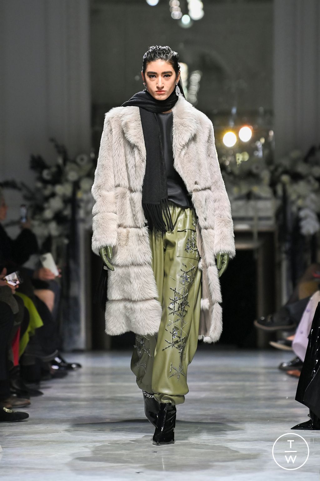 Fashion Week New York Fall/Winter 2024 look 6 de la collection Bibhu Mohapatra womenswear