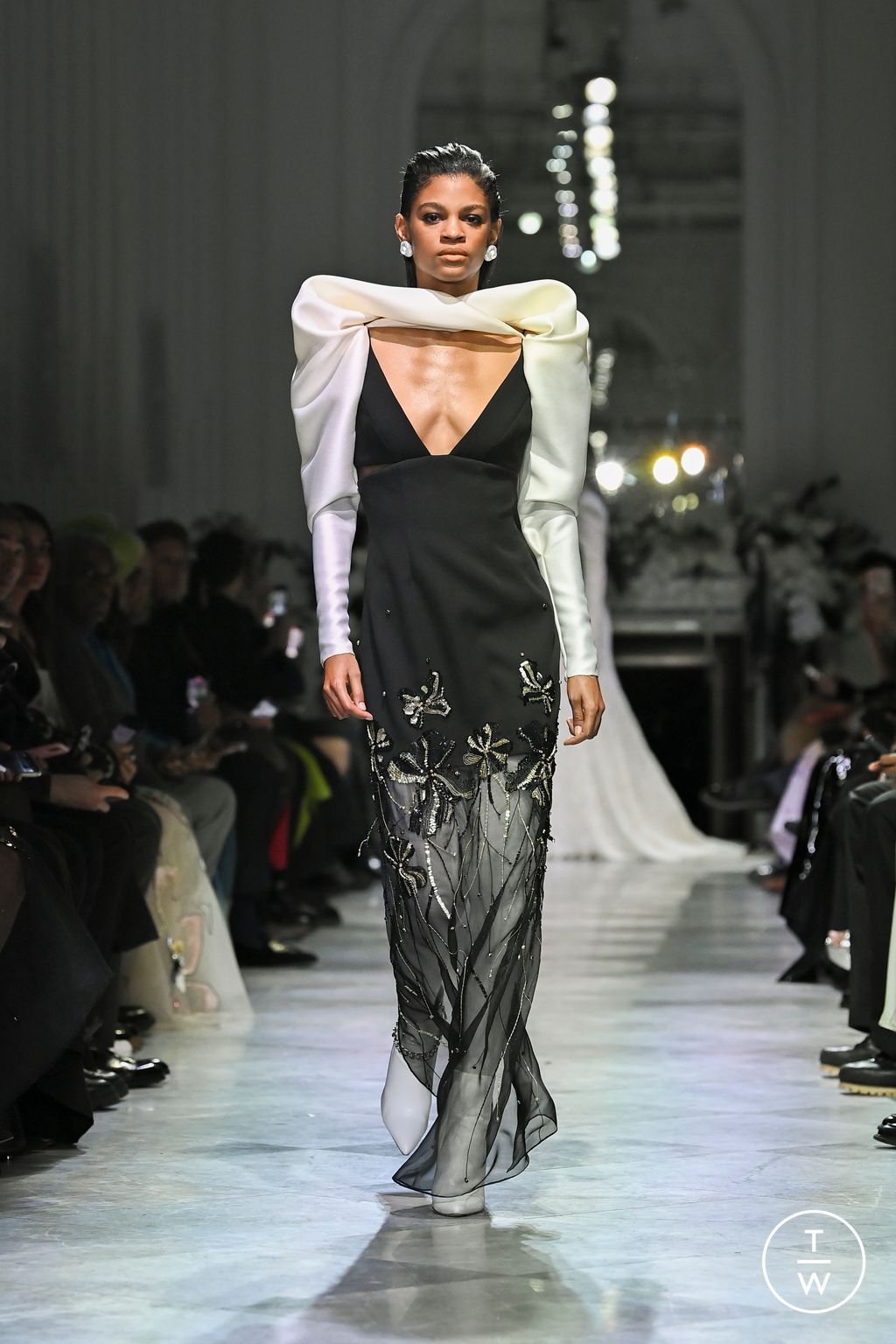 Fashion Week New York Fall/Winter 2024 look 31 from the Bibhu Mohapatra collection 女装