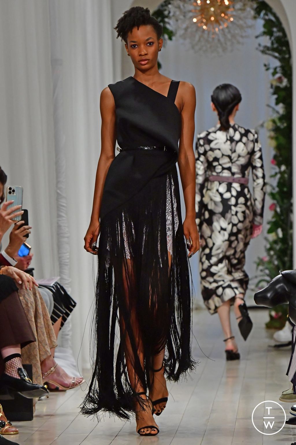 Fashion Week New York Spring/Summer 2024 look 17 from the Bibhu Mohapatra collection 女装