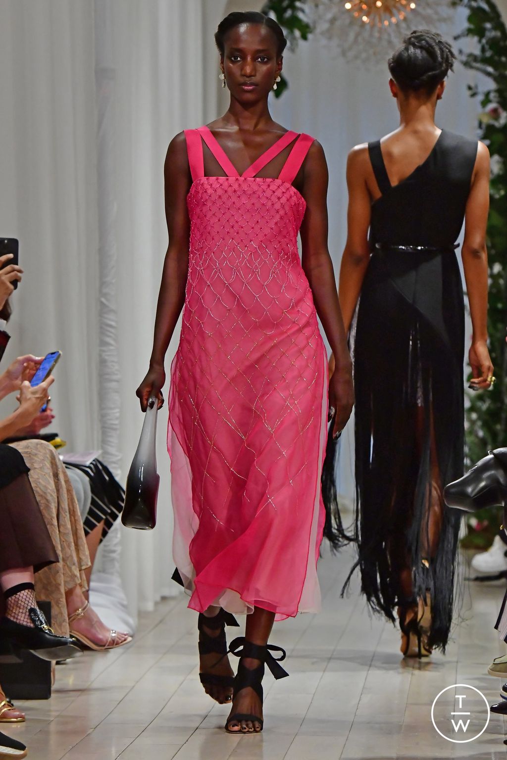 Fashion Week New York Spring/Summer 2024 look 18 from the Bibhu Mohapatra collection 女装