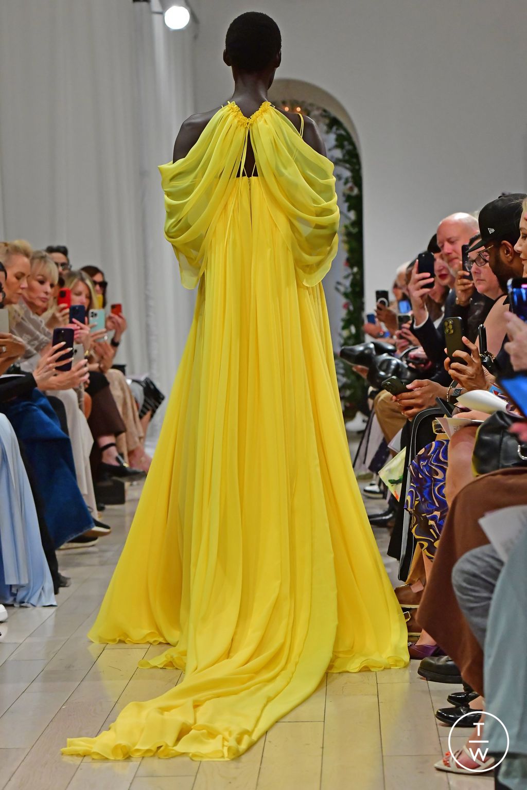 Fashion Week New York Spring/Summer 2024 look 25 de la collection Bibhu Mohapatra womenswear