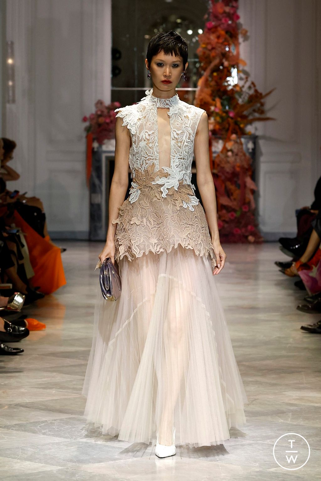 Fashion Week New York Spring-Summer 2025 look 32 from the Bibhu Mohapatra collection 女装