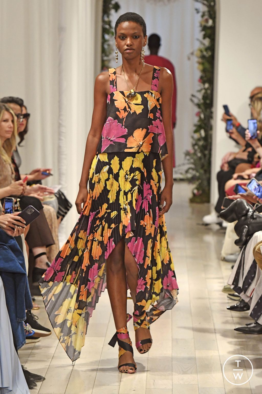 Fashion Week New York Spring/Summer 2024 look 6 de la collection Bibhu Mohapatra womenswear