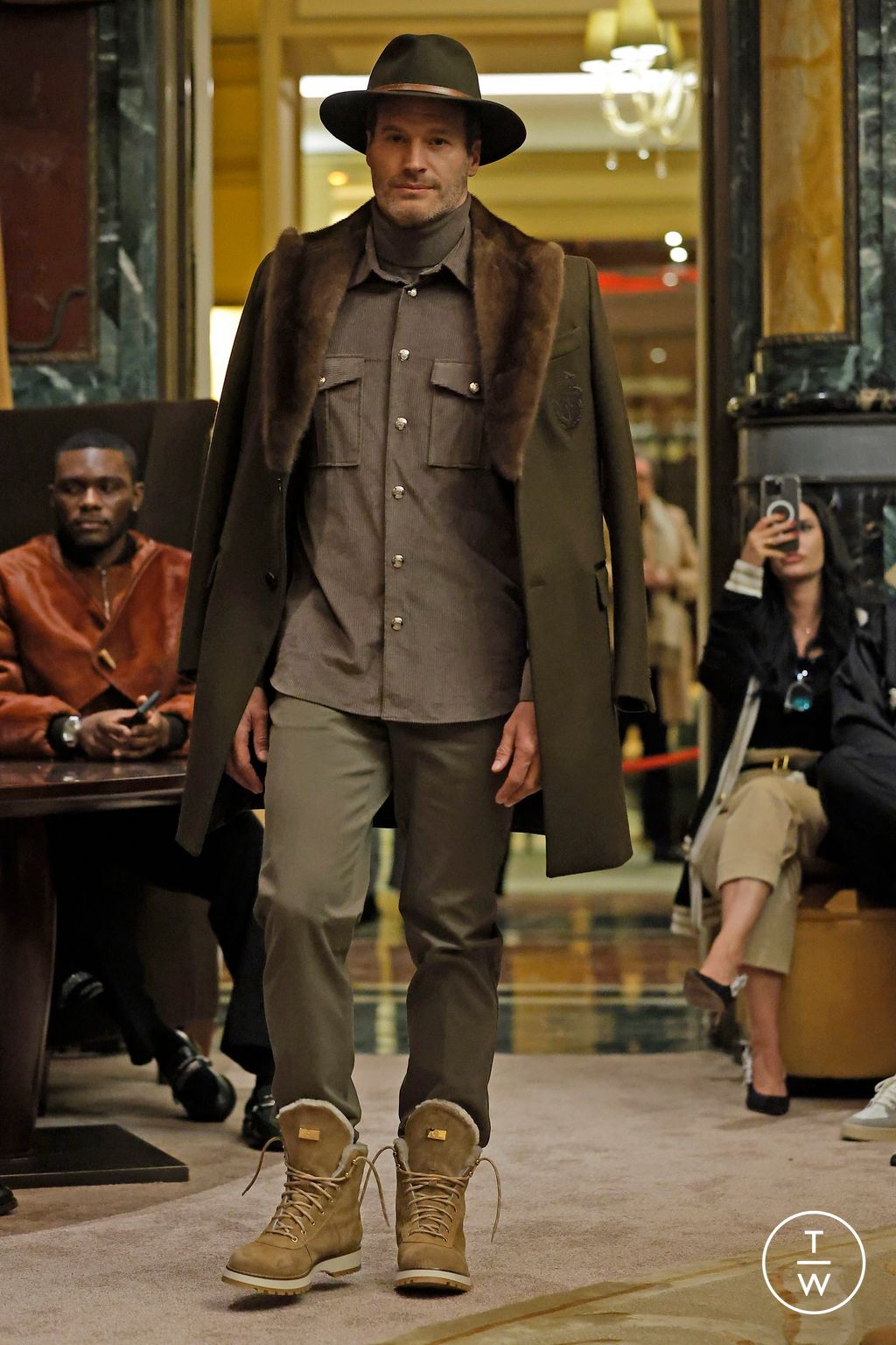 Fashion Week Milan Fall/Winter 2024 look 6 from the Billionaire collection 男装