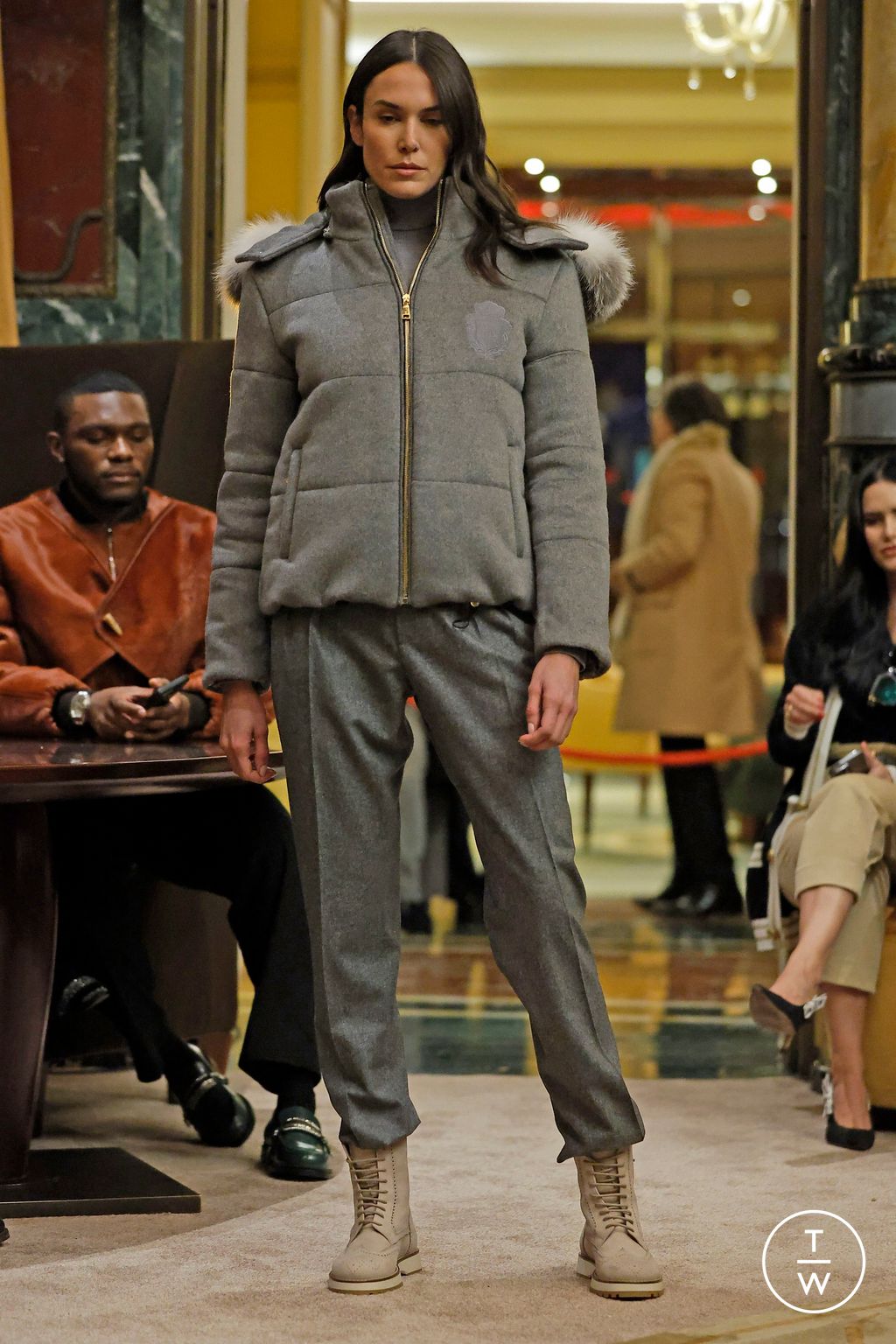 Fashion Week Milan Fall/Winter 2024 look 12 de la collection Billionaire menswear