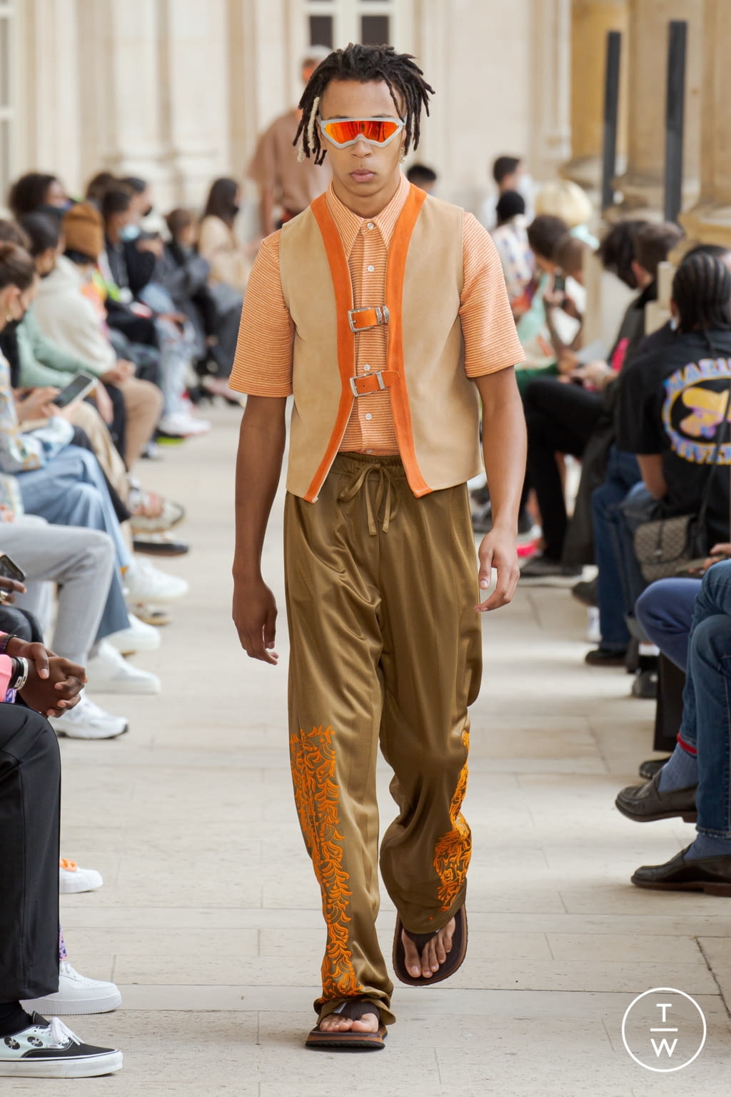 Fashion Week Paris Spring/Summer 2022 look 18 from the Bluemarble collection 男装