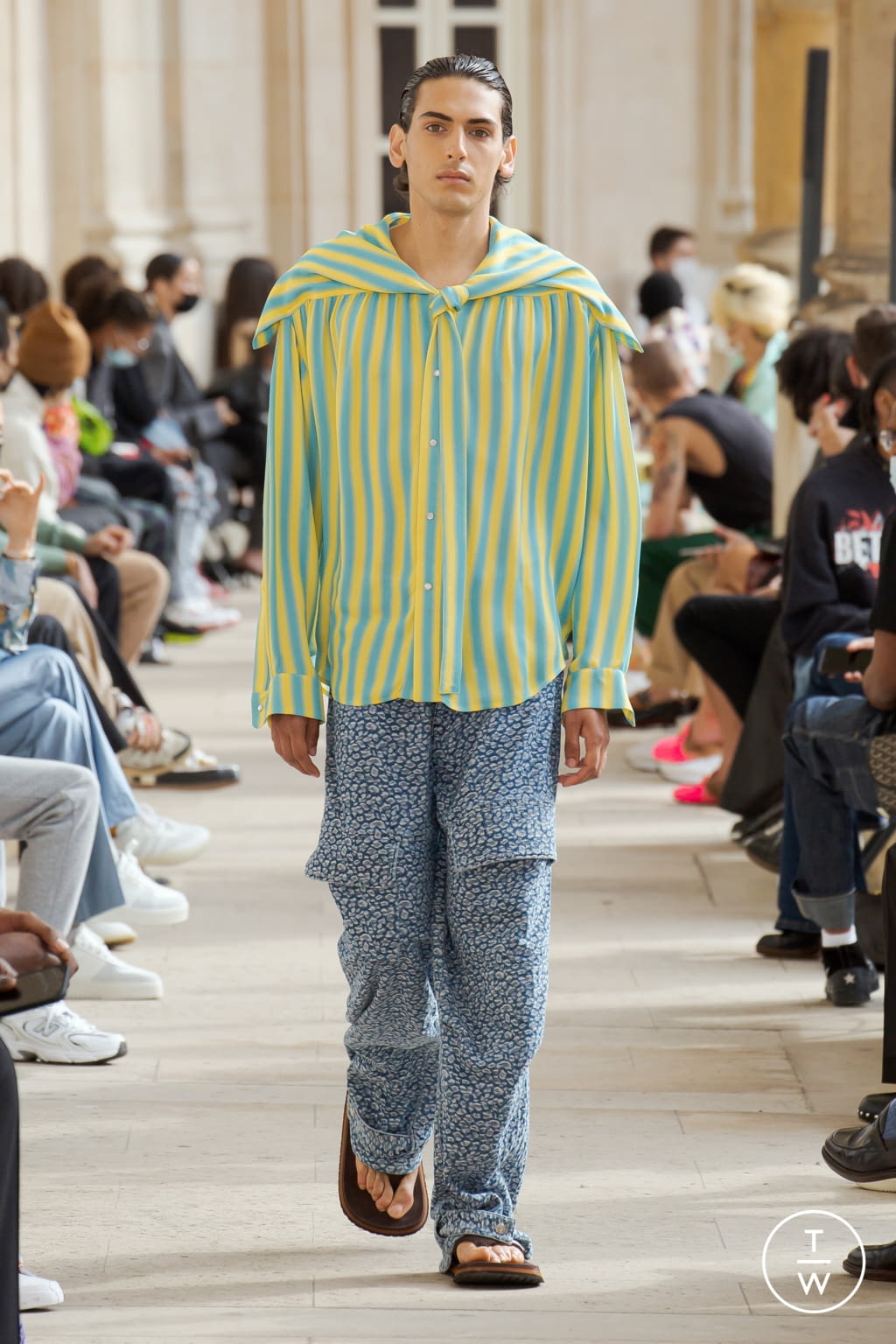 Fashion Week Paris Spring/Summer 2022 look 24 from the Bluemarble collection 男装