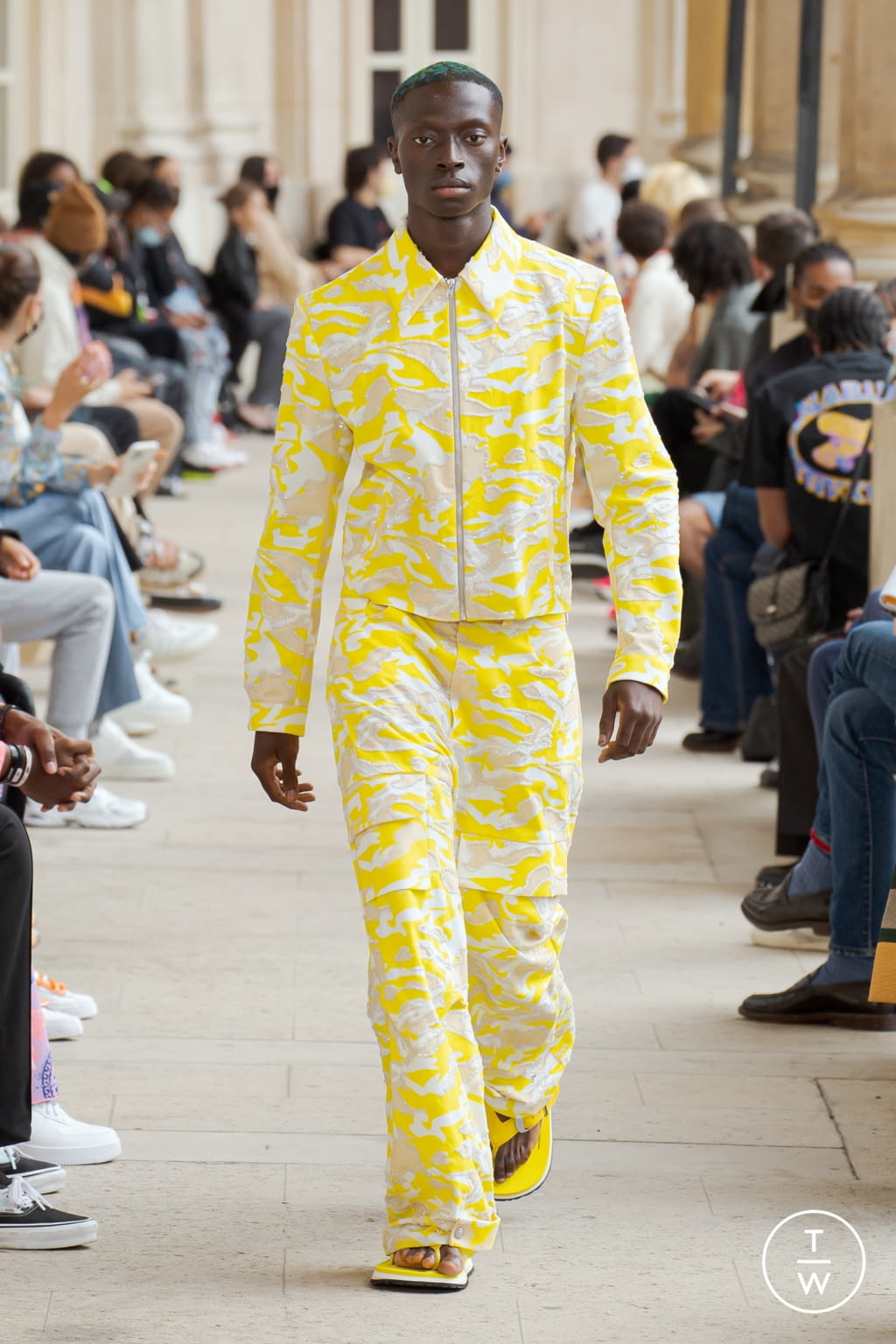 Fashion Week Paris Spring/Summer 2022 look 29 de la collection Bluemarble menswear