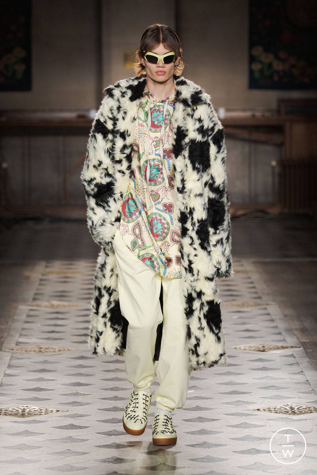 Fashion Week Paris Fall/Winter 2023 look 2 de la collection Bluemarble menswear