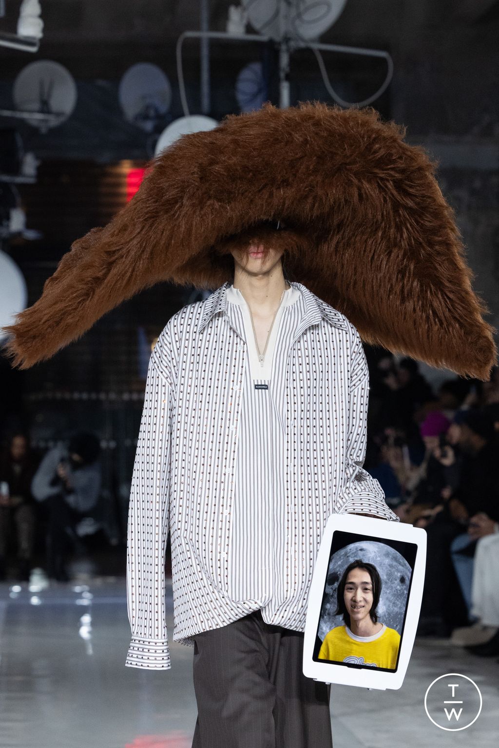 Fashion Week Paris Fall/Winter 2024 look 3 from the Bluemarble collection menswear accessories