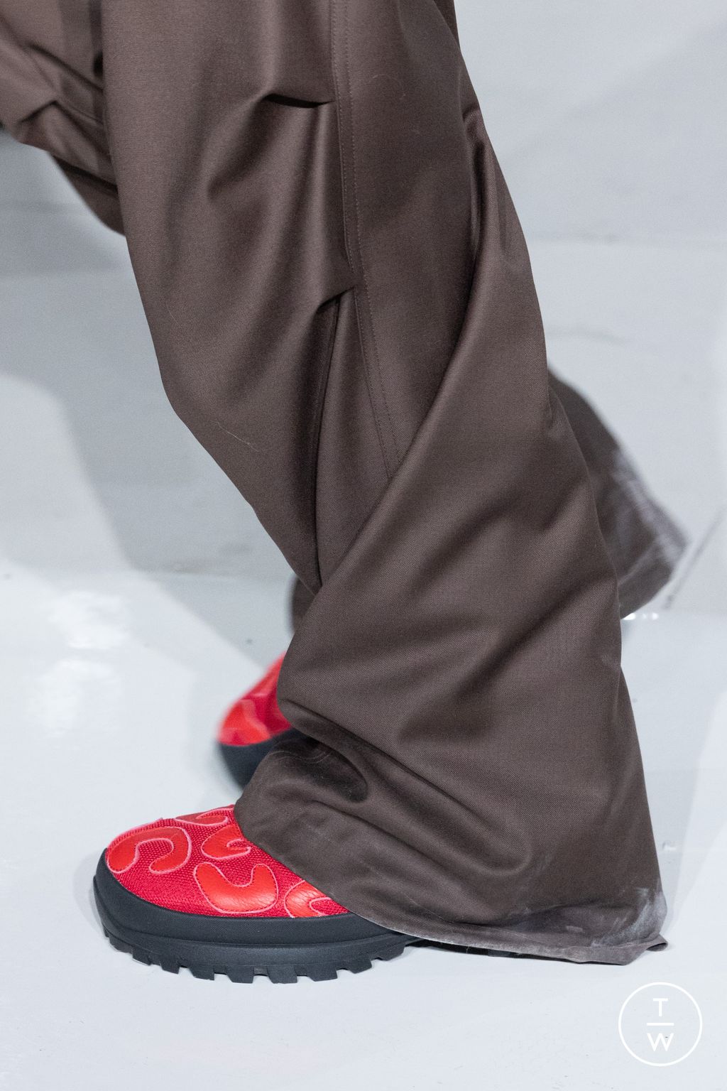 Fashion Week Paris Fall/Winter 2024 look 18 from the Bluemarble collection menswear accessories