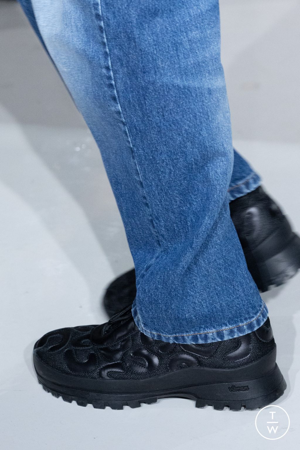 Fashion Week Paris Fall/Winter 2024 look 20 from the Bluemarble collection menswear accessories