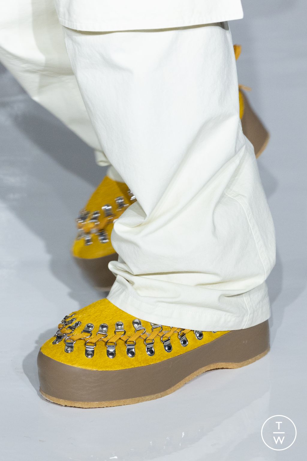 Fashion Week Paris Fall/Winter 2024 look 32 de la collection Bluemarble menswear accessories