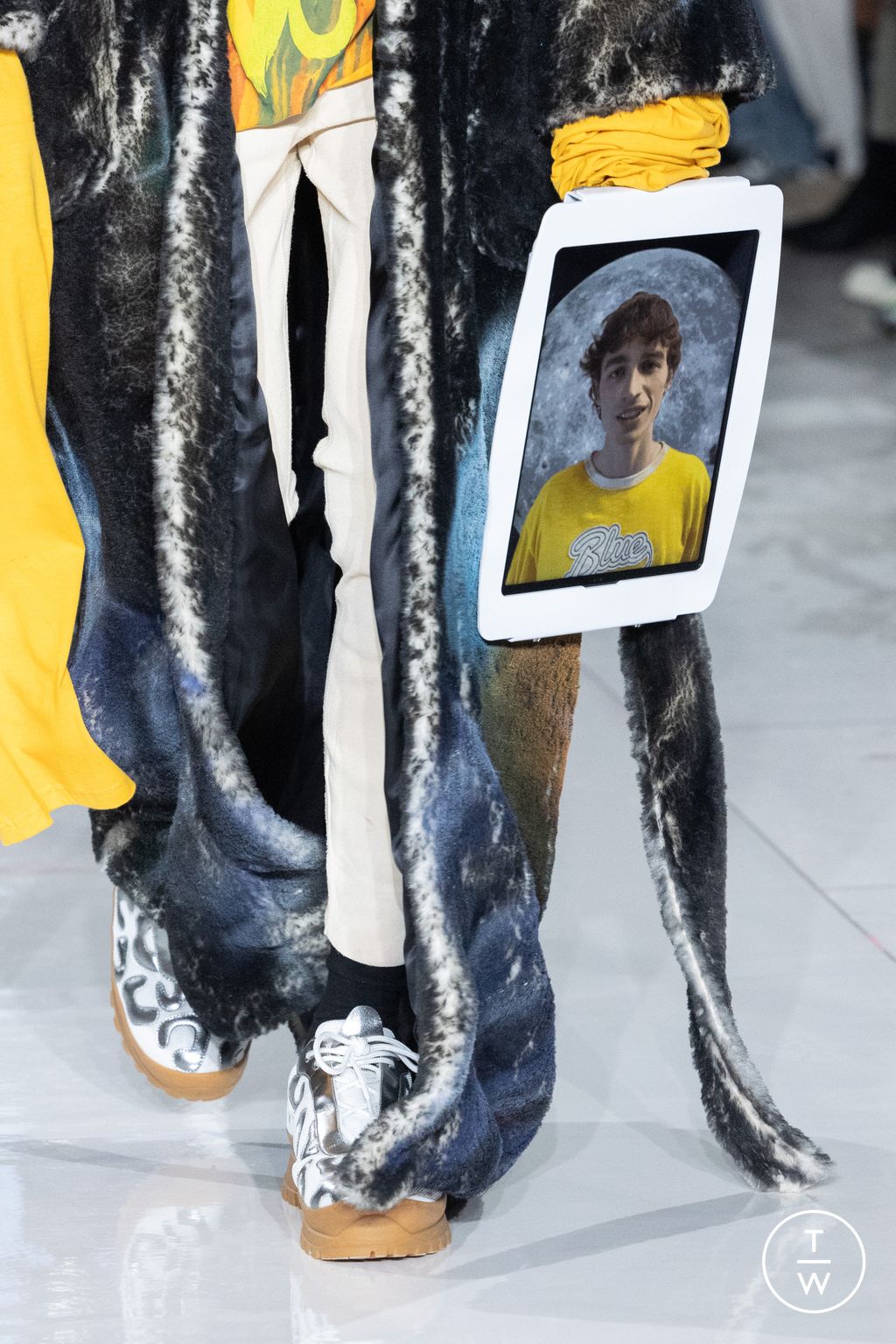 Fashion Week Paris Fall/Winter 2024 look 11 from the Bluemarble collection menswear accessories