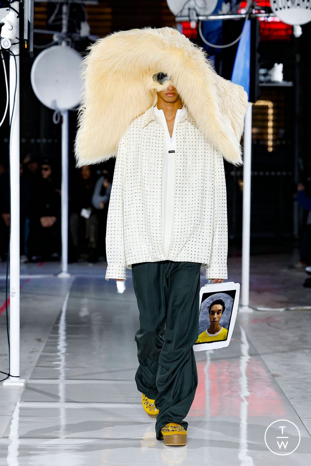 Fashion Week Paris Fall/Winter 2024 look 2 de la collection Bluemarble menswear
