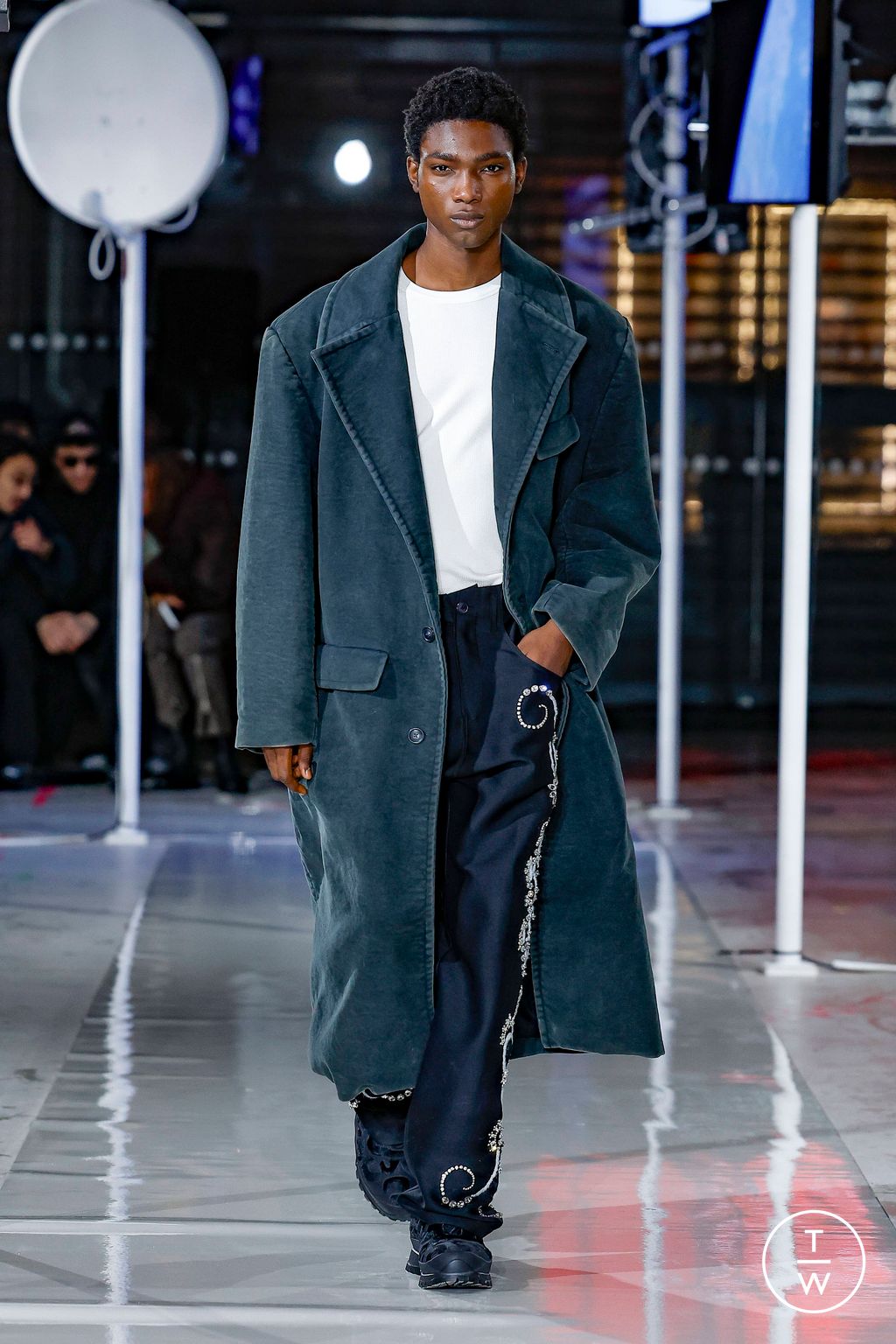 Fashion Week Paris Fall/Winter 2024 look 6 de la collection Bluemarble menswear