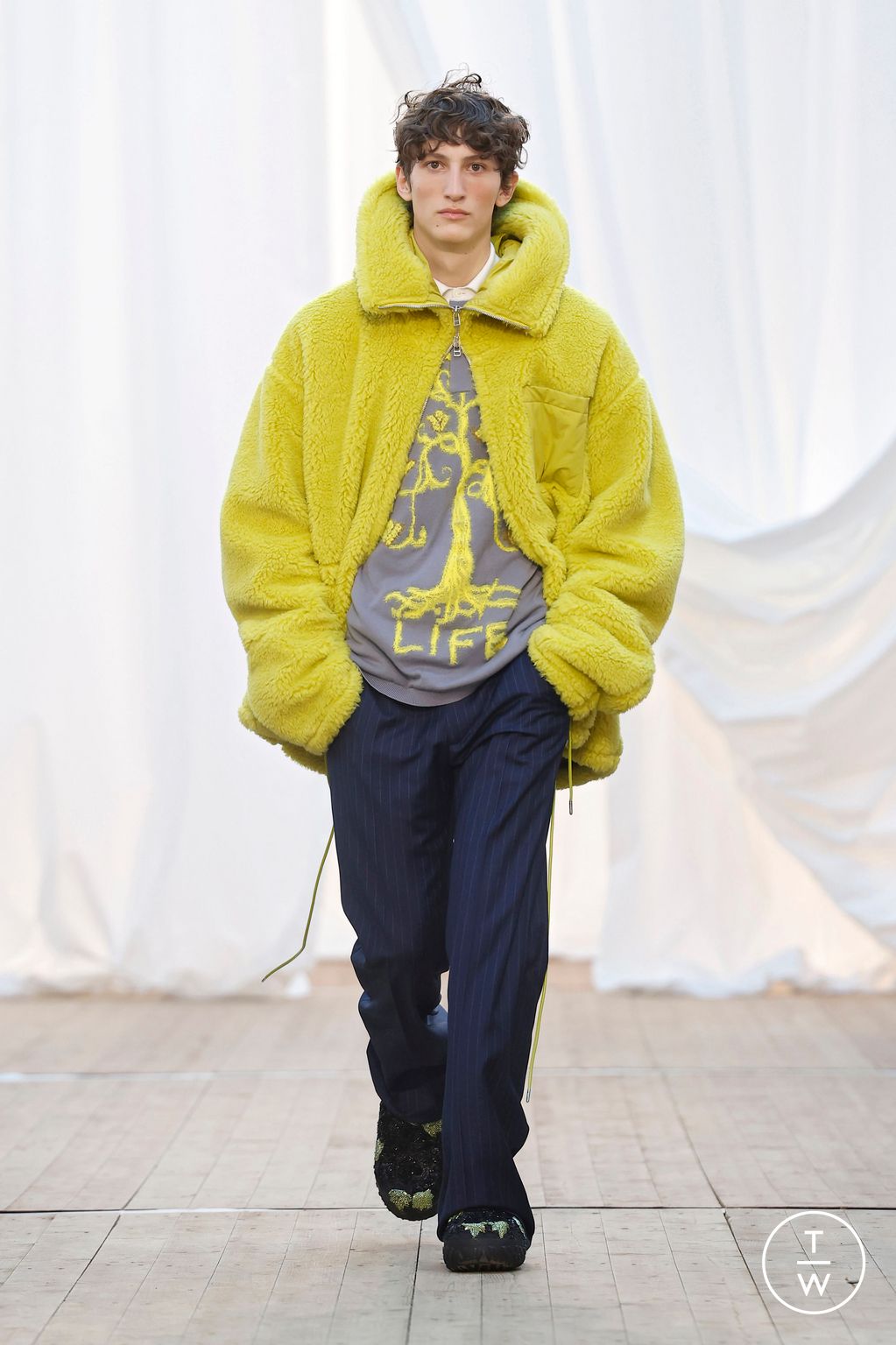 Fashion Week Paris Fall/Winter 2025 look 10 de la collection Bluemarble menswear