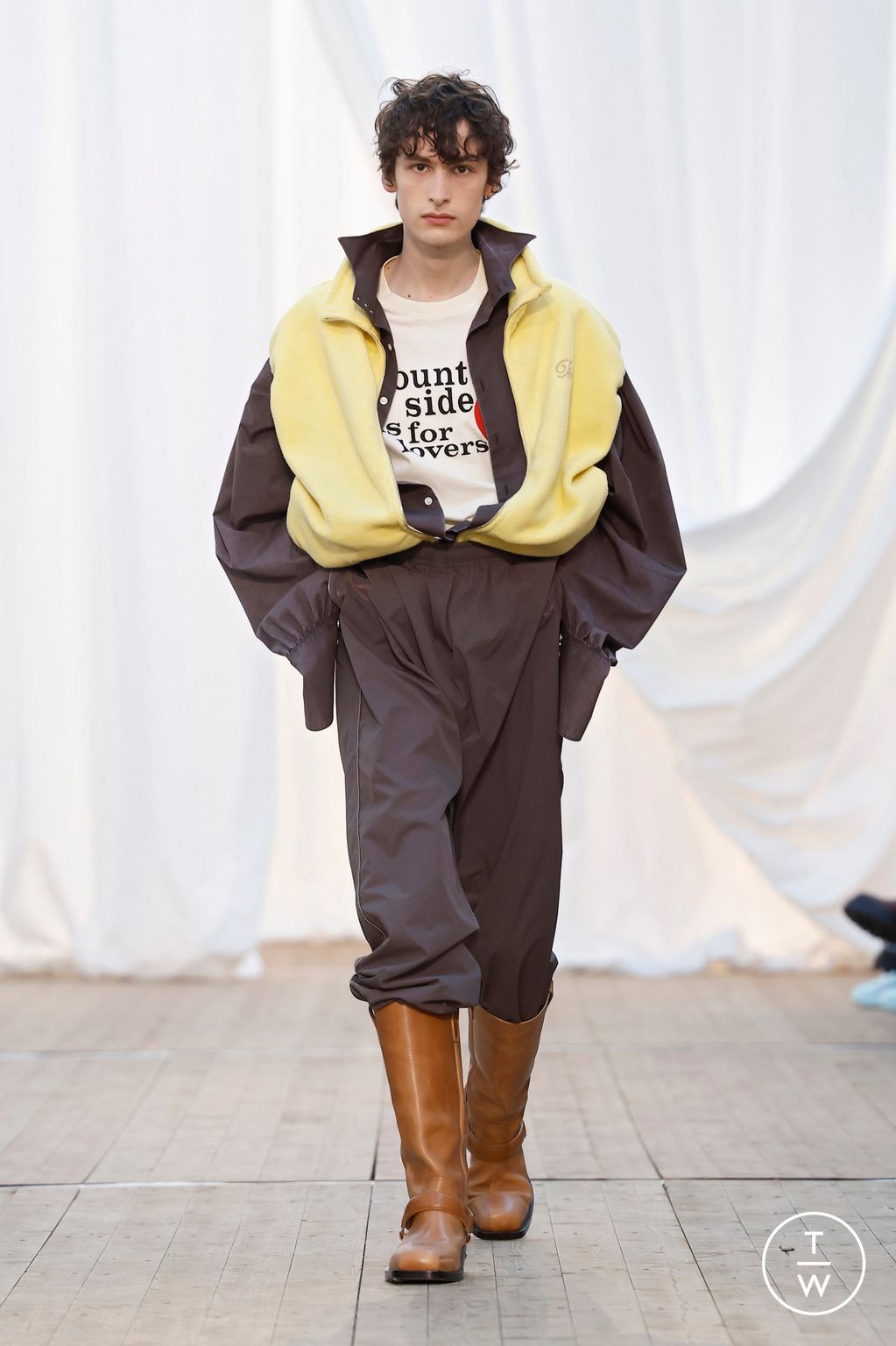 Fashion Week Paris Fall/Winter 2025 look 18 from the Bluemarble collection 男装