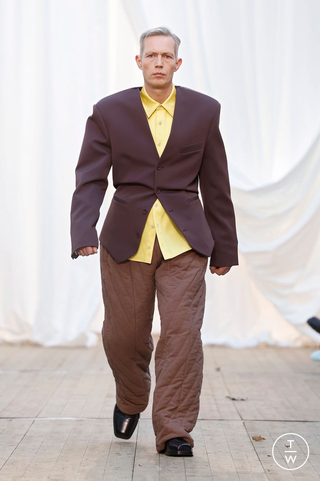 Fashion Week Paris Fall/Winter 2025 look 38 from the Bluemarble collection menswear