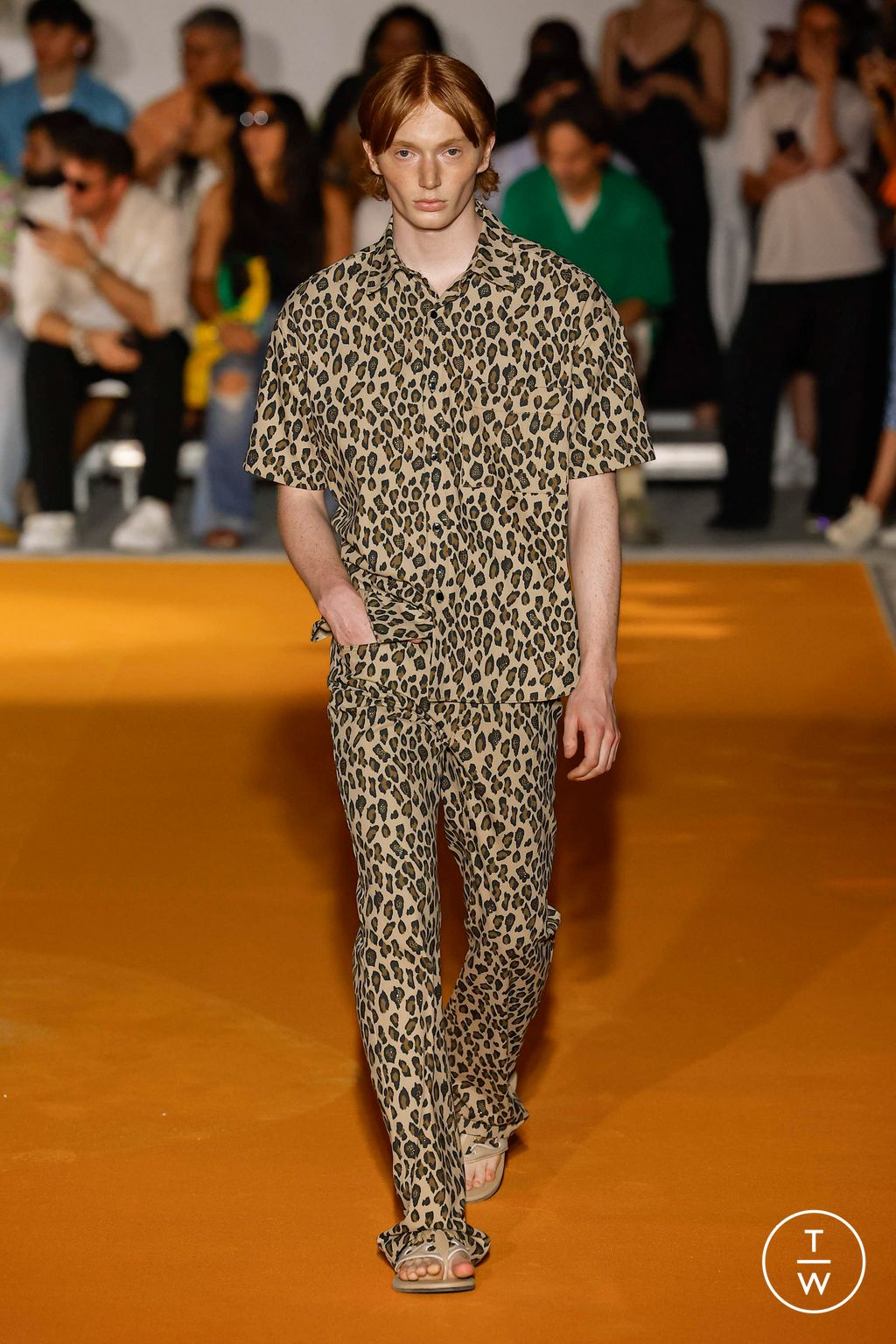 Fashion Week Paris Spring/Summer 2024 look 18 from the Bluemarble collection 男装