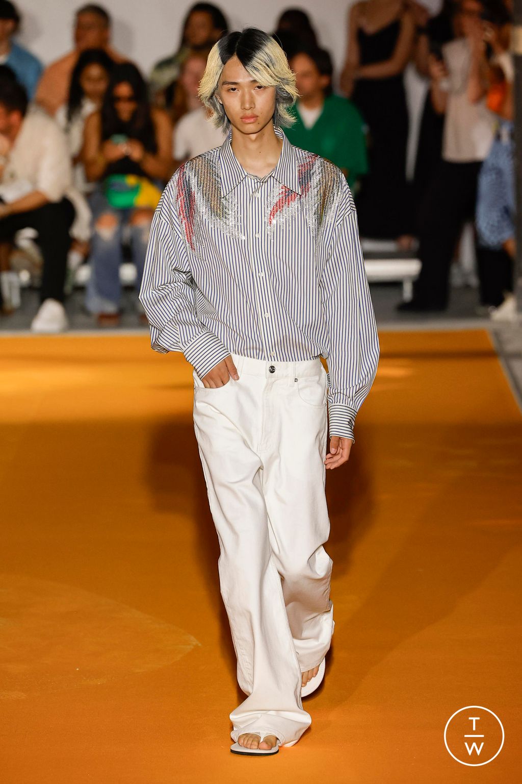 Fashion Week Paris Spring/Summer 2024 look 32 from the Bluemarble collection 男装