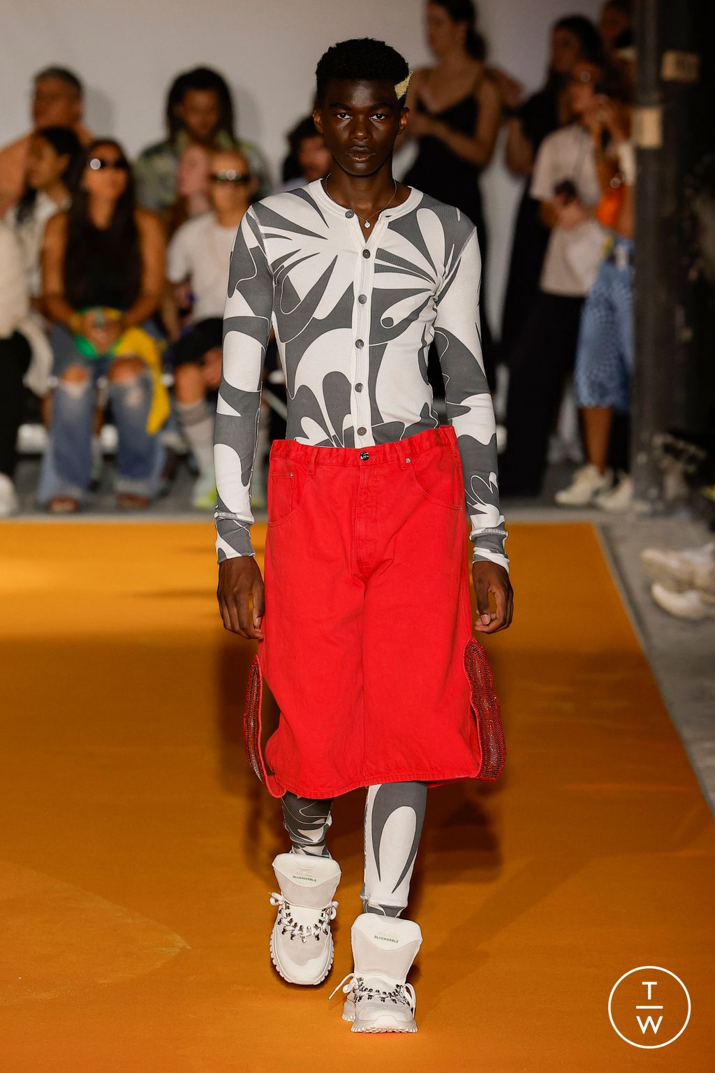 Fashion Week Paris Spring/Summer 2024 look 34 from the Bluemarble collection 男装