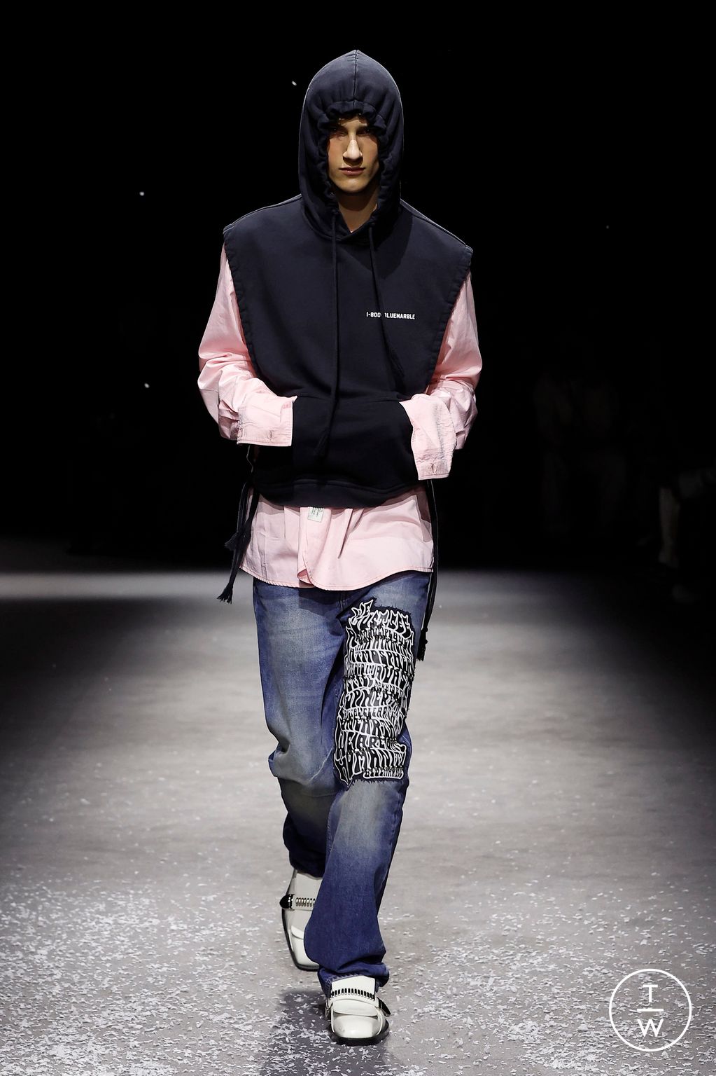 Fashion Week Paris Spring/Summer 2025 look 10 from the Bluemarble collection menswear