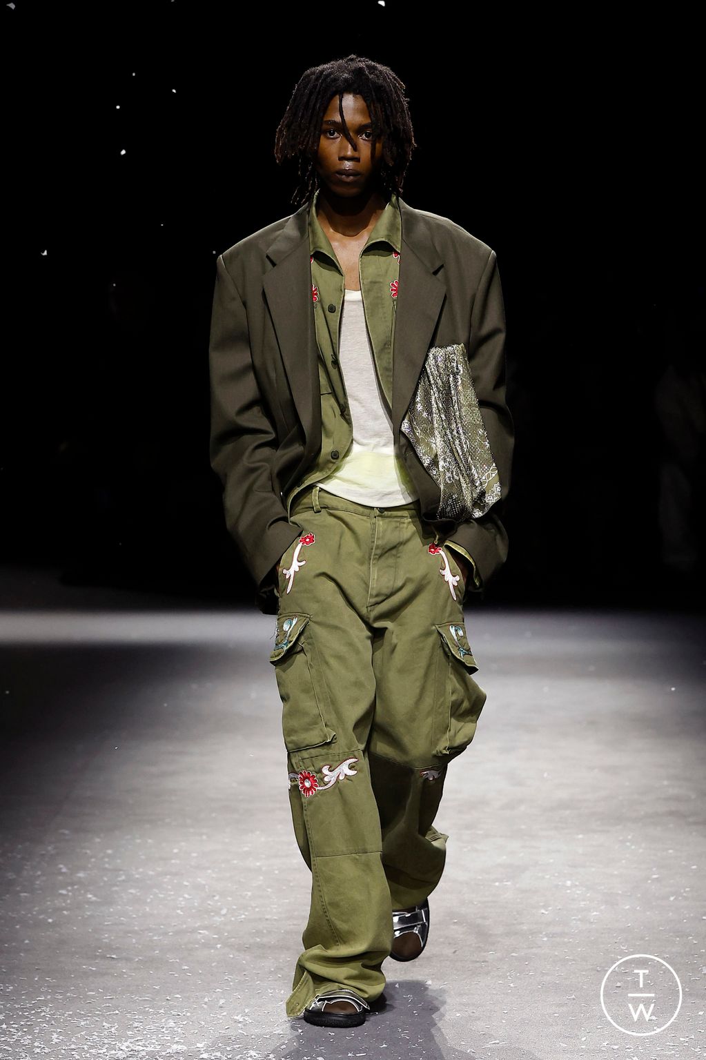 Fashion Week Paris Spring-Summer 2025 look 26 from the Bluemarble collection menswear