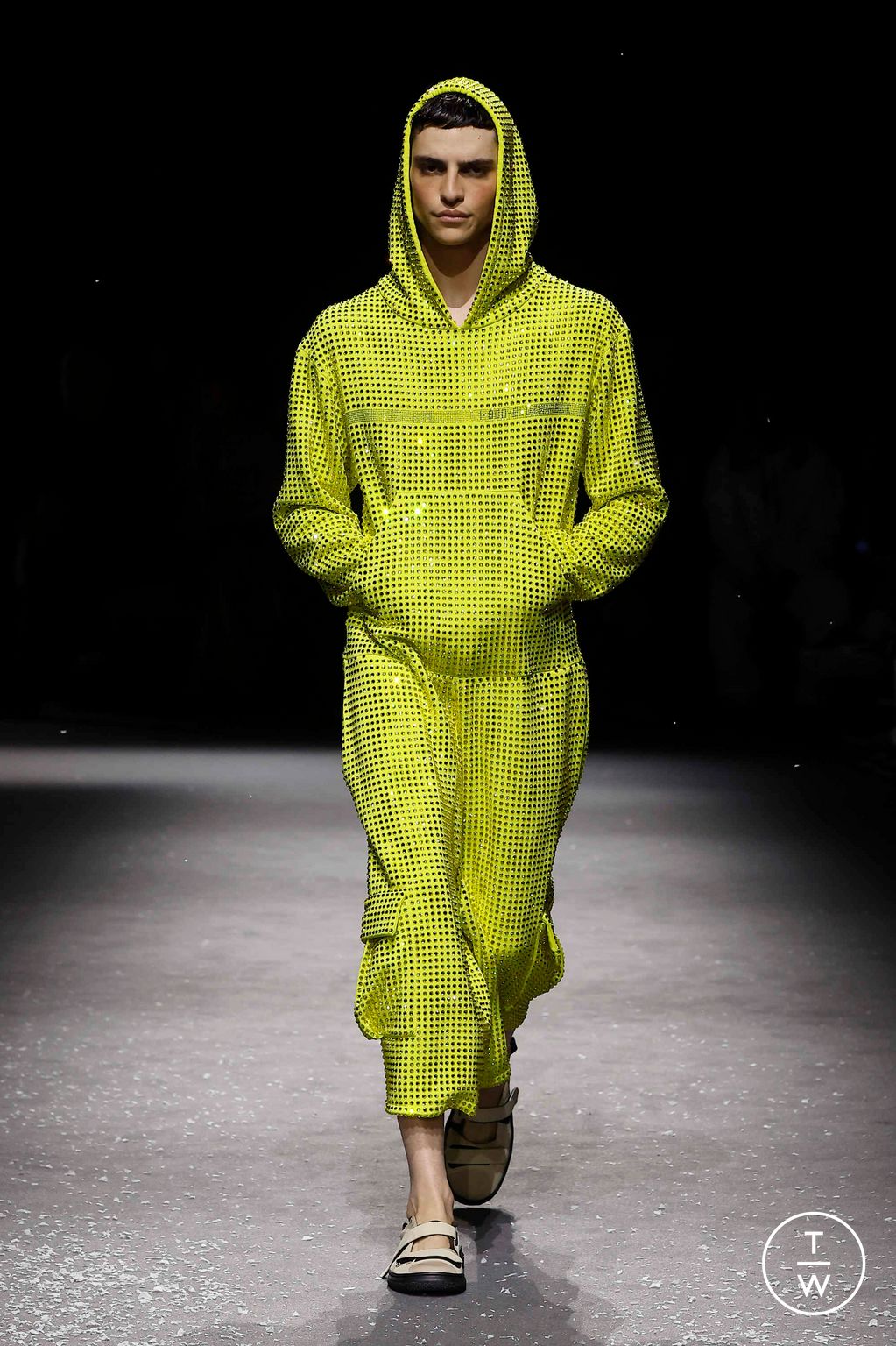 Fashion Week Paris Spring/Summer 2025 look 34 from the Bluemarble collection menswear