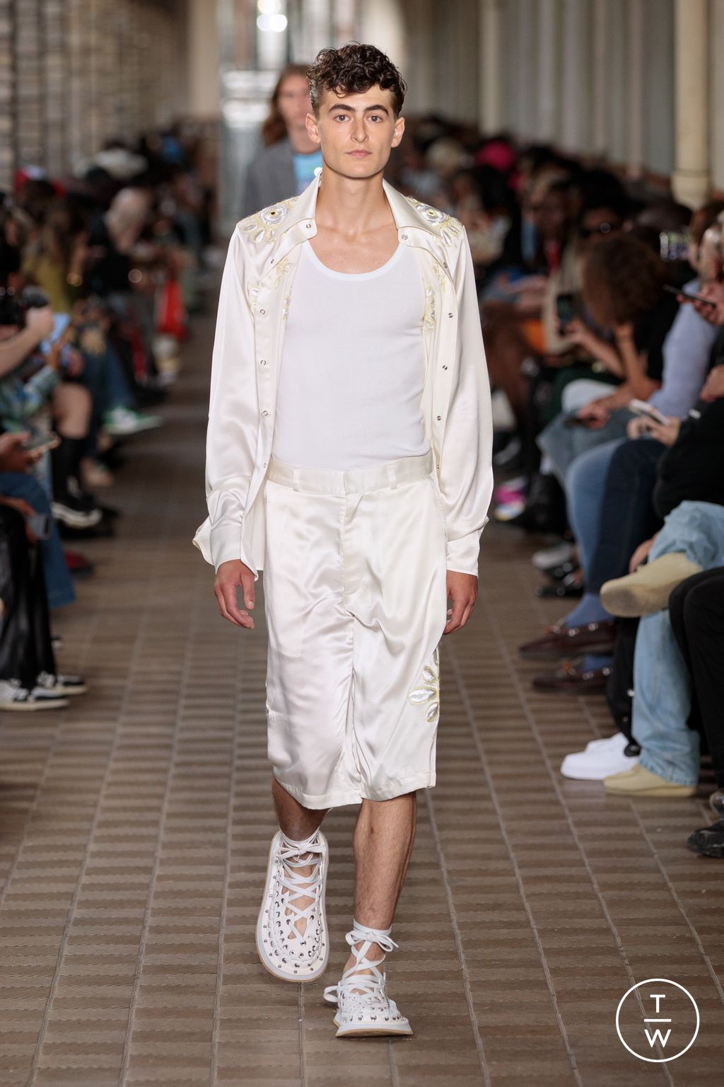 Fashion Week Paris Spring/Summer 2023 look 10 from the Bluemarble collection 男装