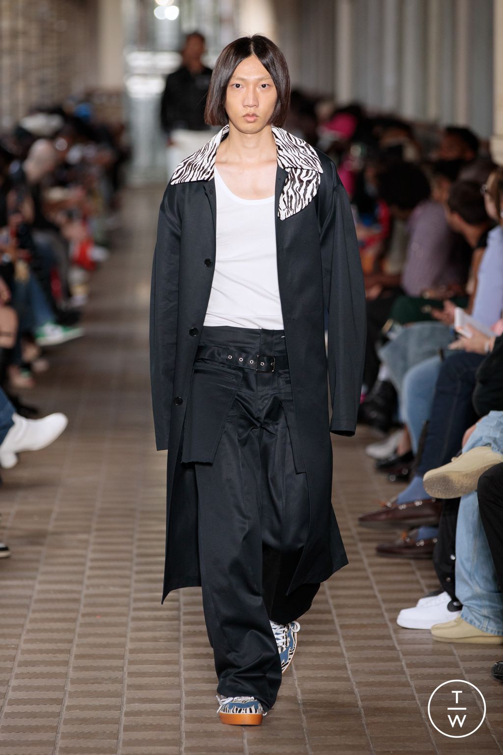 Fashion Week Paris Spring/Summer 2023 look 18 from the Bluemarble collection 男装