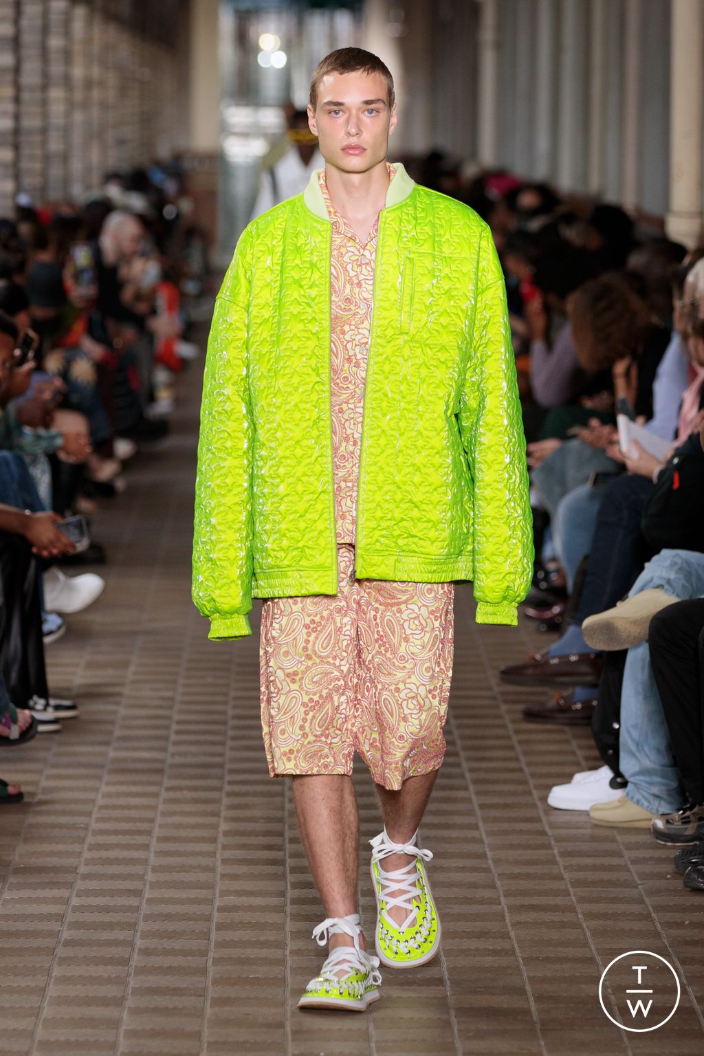 Fashion Week Paris Spring/Summer 2023 look 22 de la collection Bluemarble menswear
