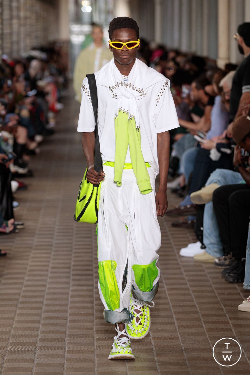 Fashion Week Paris Spring/Summer 2023 look 23 de la collection Bluemarble menswear