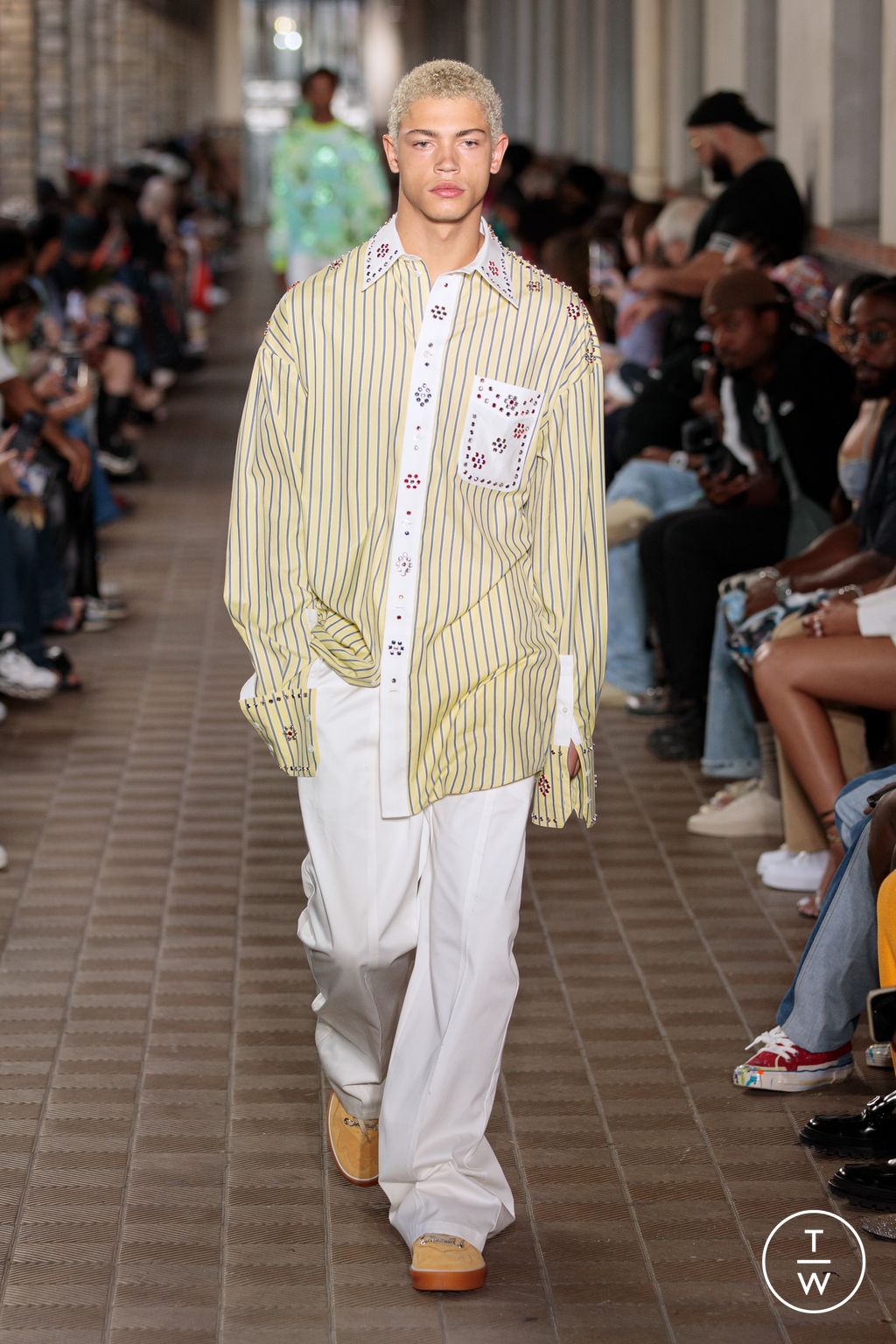 Fashion Week Paris Spring/Summer 2023 look 24 from the Bluemarble collection 男装