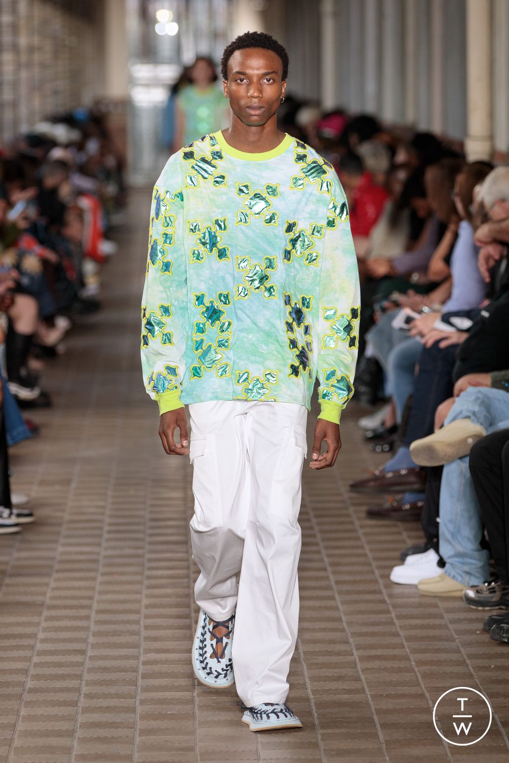 Fashion Week Paris Spring/Summer 2023 look 25 from the Bluemarble collection 男装